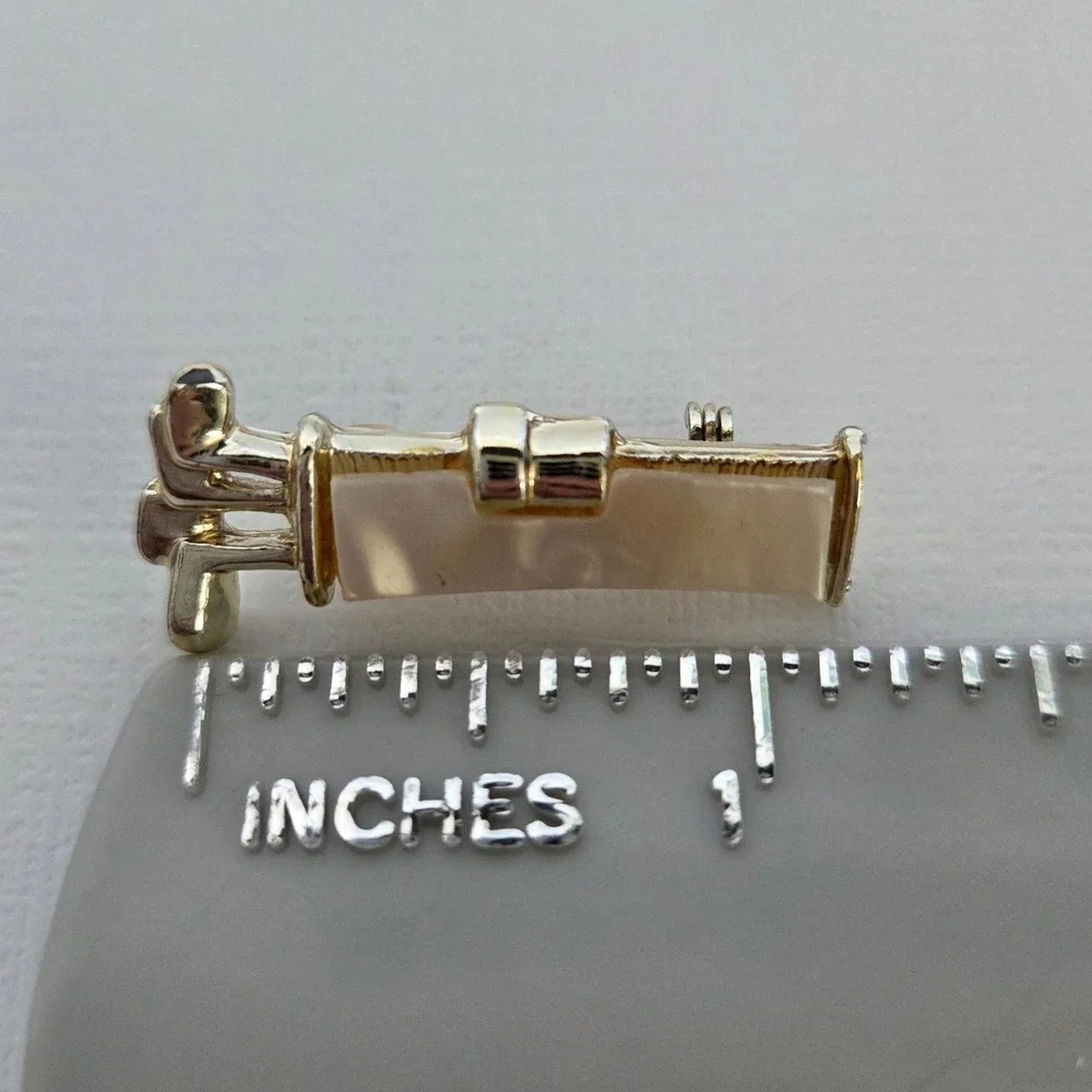 Golf Bag Brooch Gold Mother of Pearl Sporty Novelty Pin